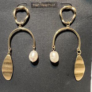Fashion Earrings - Gold and Pearl